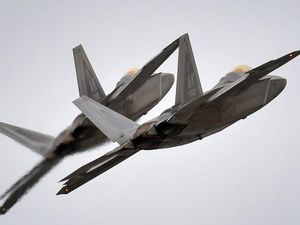 Jet Tempur AS Jatuh ke Laut di Okinawa Jepang, 2 Orang Selamat Jet Tempur AS Jatuh ke Laut di Okinawa Jepang, 2 Orang Selamat