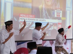 Datangi Posko Cicurug, Anies Joget Diiringi Lagu Kobarkan Semangat