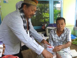 Petugas TPS Datangi Penyandang Disabilitas di Pulau Pramuka