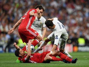 Selain Wasit, Bayern Juga Protes Polisi Madrid yang Serang Fansnya