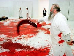 Jijik! Seniman Austria Gelar Pertunjukan Mandi Darah Binatang