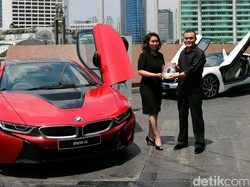 Ini Dia Pemilik Pertama Mobil Sport Hybrid BMW di Indonesia