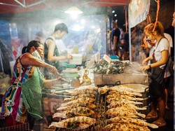 Mampir ke Bangkok, Ini 9 Jajanan Kaki Lima Enak yang Wajib Dicicipi (1)