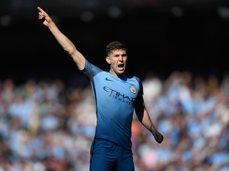 Guardiola Bisa Bikin Stones Jadi Bek Terbaik Dunia Guardiola Bisa Bikin Stones Jadi Bek Terbaik Dunia