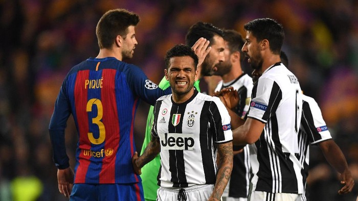 Juve Singkirkan Barca, Alves Senang tapi Juga Sedih