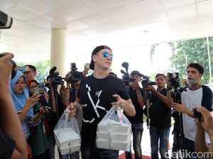 Betrand Antolin Bawa Makanan ke RSCM, Untuk Siapa?