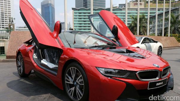 BMW i8 Protonic Red Edition Diserahkan ke Konsumen