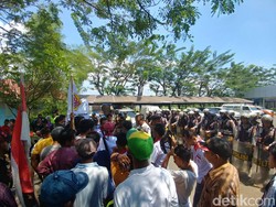 Ratusan Pemuda Astanajapura Cirebon Geruduk Pengelola Tol Kanci