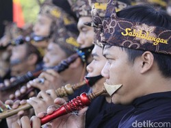 100 Peniup Tarompet Sunda di Kabupaten Bandung Pecahkan Rekor MURI