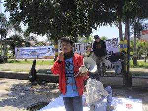 HUT Kabupaten Bandung, Demonstran Soroti Kemiskinan dan Banjir
