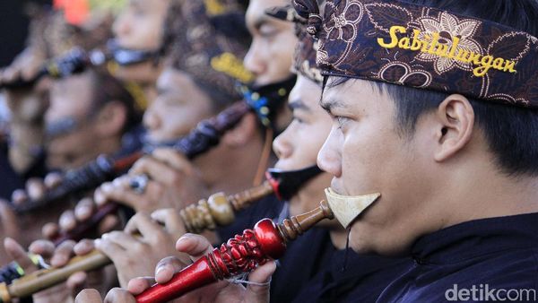 100 Peniup Terompet Sunda Pecahkan Rekor MURI