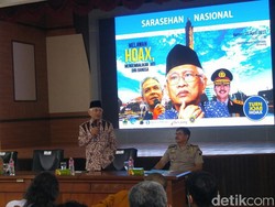 Lawan Hoax, Gus Mus: Sing Waras Ojo Ngalah