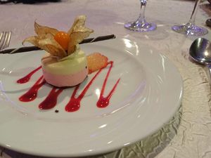 Merasakan Gala Dinner di Kapal Pesiar Merasakan Gala Dinner di Kapal Pesiar