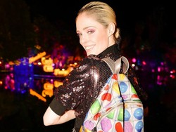 Koleksi Nyeleneh Terbaru Moschino, Rilis Baju Gambar Candy Crush