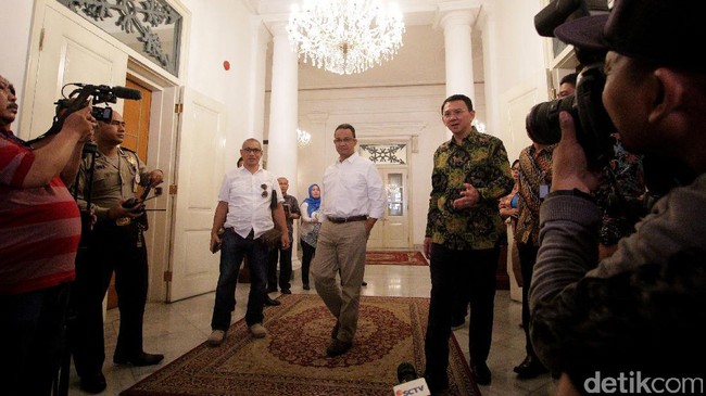 Anies-Ahok Beda Pandangan soal IMB, Golkar Minta Pusat Turun Tangan Anies-Ahok Beda Pandangan soal IMB, Golkar Minta Pusat Turun Tangan