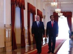 Wapres AS Mike Pence Pukul Beduk di Istiqlal