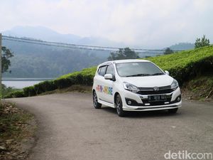 Menggeber Mobil LCGC Menuju Ciwidey