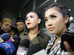 Bukan Keluarga, Melaney Ricardo Tak Mau Banyak Bicara Soal Jupe