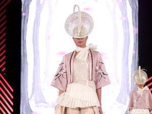 Foto: Fashion Show Denny Wirawan di Fashion Nation 2017