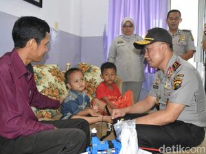 Polda Sumsel Beri Trauma Healing Keluarga Korban Penembakan Polisi Polda Sumsel Beri Trauma Healing Keluarga Korban Penembakan Polisi