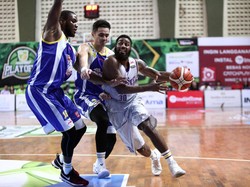 CLS Knights Menang Telak atas Satria Muda di Game Pertama