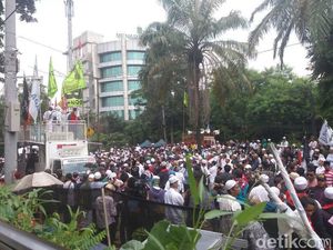 Ahok Dituntut Hukuman Percobaan, Pendemo Teriak Tangkap Ahok