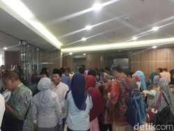 Tidak dapat Kejelasan Berangkat, Calon Jemaah Umrah Ini Protes