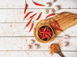 Salah Satu Keuntungan yang Didapat Ibu Menyusui dari Makan Pedas