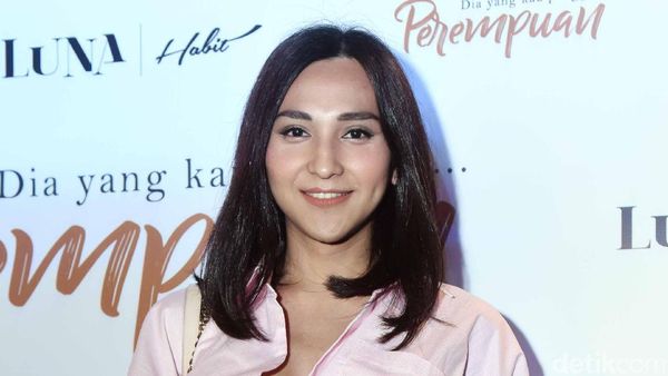 Dena Rachman Makin Cantik dan Seksi