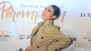 Hamil Tua, Ayu Dewi Tetap Lincah