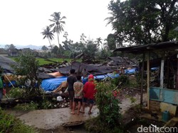 Puting Beliung Rusak Kandang Ayam dan Rumah Warga di Sukabumi