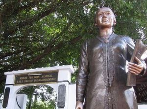 Sejarawan Luruskan Fitnah Kartini Pemuas Seks Belanda Sejarawan Luruskan Fitnah Kartini Pemuas Seks Belanda