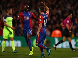 Liverpool Waspadai Benteke yang Sedang Oke