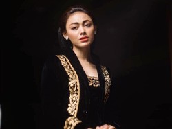 Whulandary Herman Tunangan dengan Mantan Raline Shah