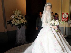 Cantiknya Olga Lidya dalam Gaun Pernikahan