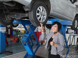 Kepala Bengkel Wanita Ini Utamakan Komunikasi  Pimpin Pegawai Pria