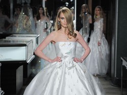 Bertabur Berlian dan Permata, Ini Tampilan Gaun Pengantin Rp 21 Miliaran