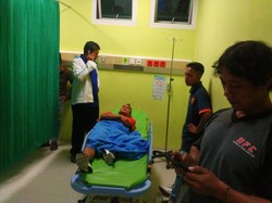 Pemain Semen Padang yang Terluka Dilarikan ke Rumah Sakit