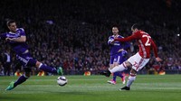 Pada laga di Old Trafford, Jumat (21/4/2017) dini hari WIB, Mu unggul lebih dulu lewat gol Henrikh Mkhitaryan. Reuters/Jason Cairnduff.