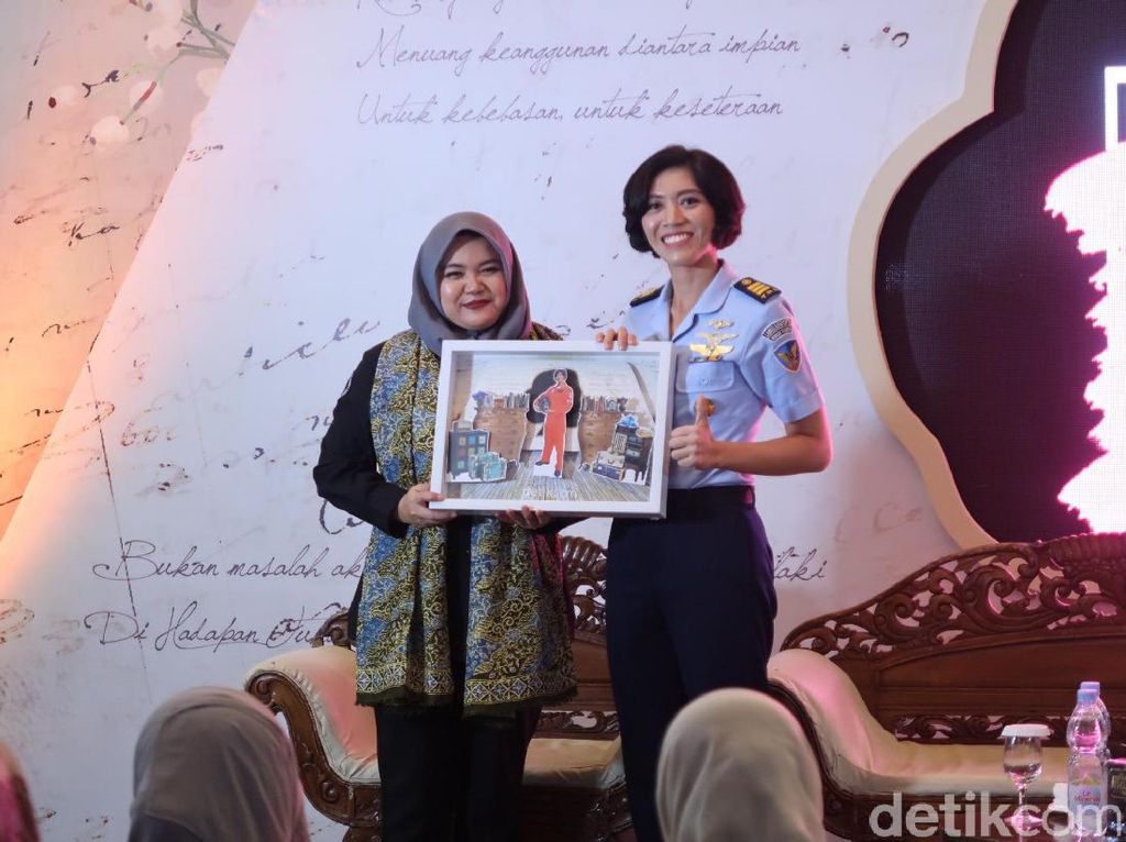 Kisah Fariana Dewi Djakaria, Pilot Heli Wanita Pertama di ASEAN Kisah Fariana Dewi Djakaria, Pilot Heli Wanita Pertama di ASEAN