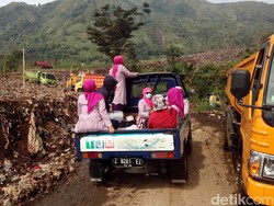 Hari Kartini, Istri Pengusaha di Garut Blusukan ke Tempat Sampah