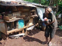 Kisah Kakek di Bandung Hidup Sebatang Kara Tinggal di Gubuk Derita