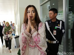 Jarang Ngumpul, Nia Anggia Syok Terpapar COVID-19