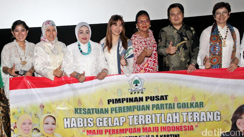 Pengurus Kesatuan Perempuan Golkar Nobar Film Kartini Pengurus Kesatuan Perempuan Golkar Nobar Film Kartini
