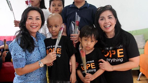 Blue Bird Peringati Hari Kartini