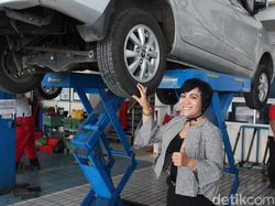 Wanita Bicara Mesin Mobil Itu Sexy