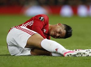 Marcos Rojo Terancam Absen hingga Awal Tahun Depan Marcos Rojo Terancam Absen hingga Awal Tahun Depan