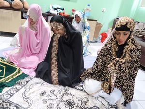 Senyum Jupe untuk Sri Wulansih di Hari Spesial