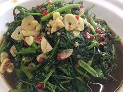 Menumis Tahu dan Kangkung yang Renyah Juga Ada Triknya