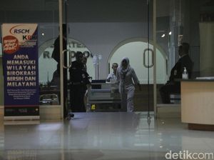 Usai Cuci Darah, Wajah Julia Perez Kembali Ditutup Kain Hitam